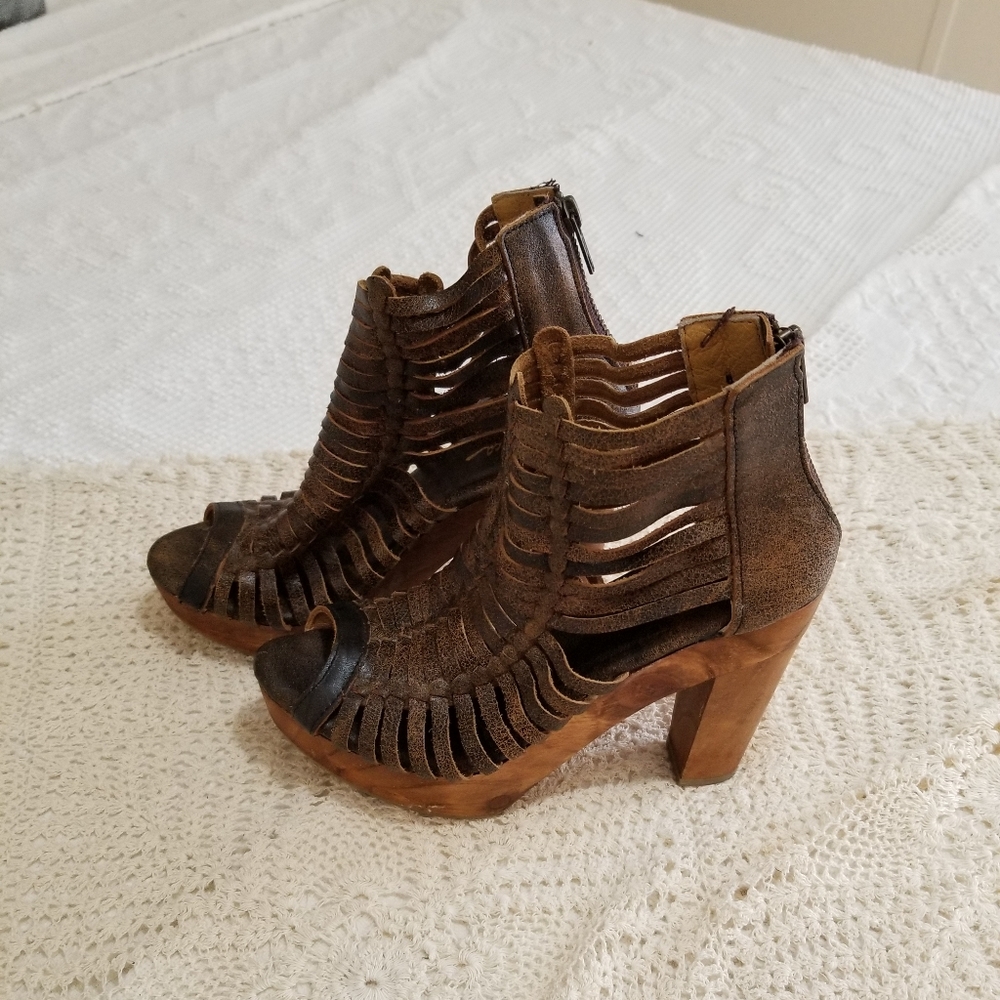 Sbicca Yani Vintage Brown Leather Huarache Heel